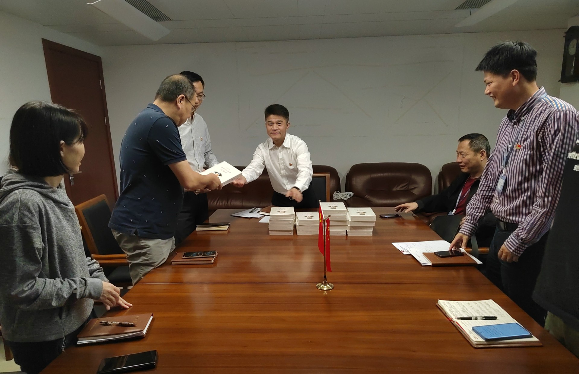華浩支部學(xué)習(xí)贈書2.jpg
